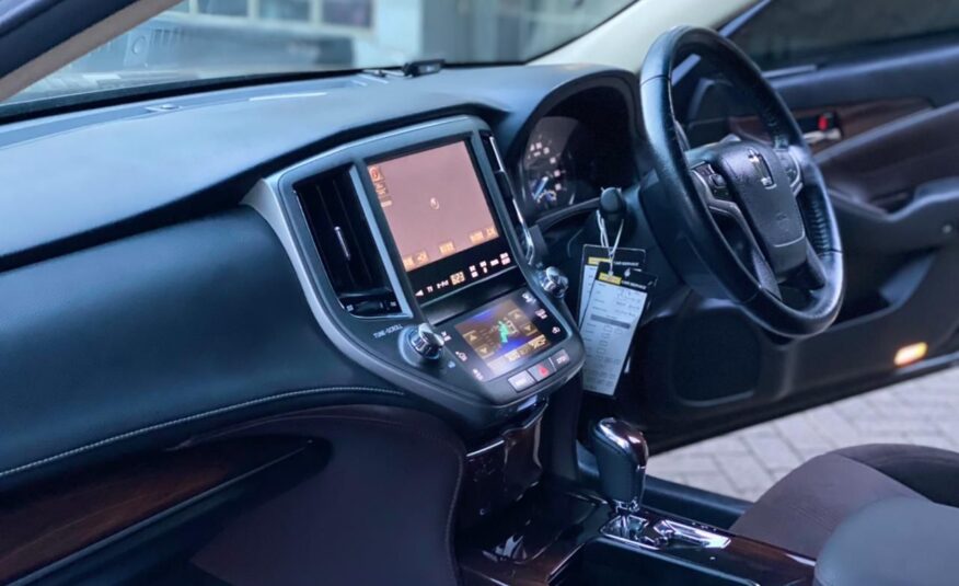 2013 Toyota Royal Crown