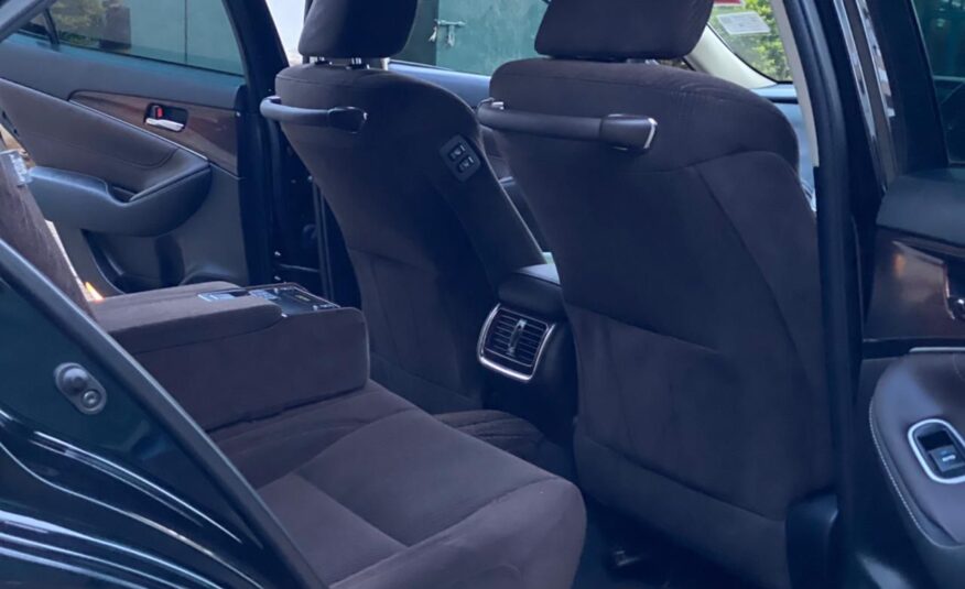 2013 Toyota Royal Crown
