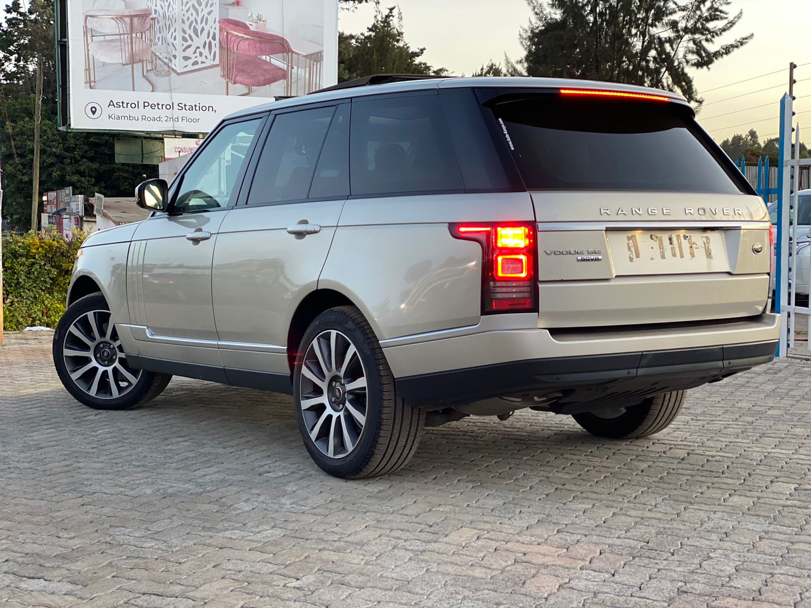 2014 Land Rover Range Rover Vogue SE SDV8