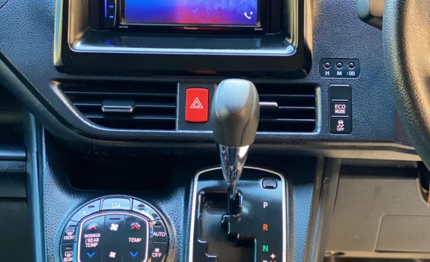 2014 Toyota Noah (New-shape)