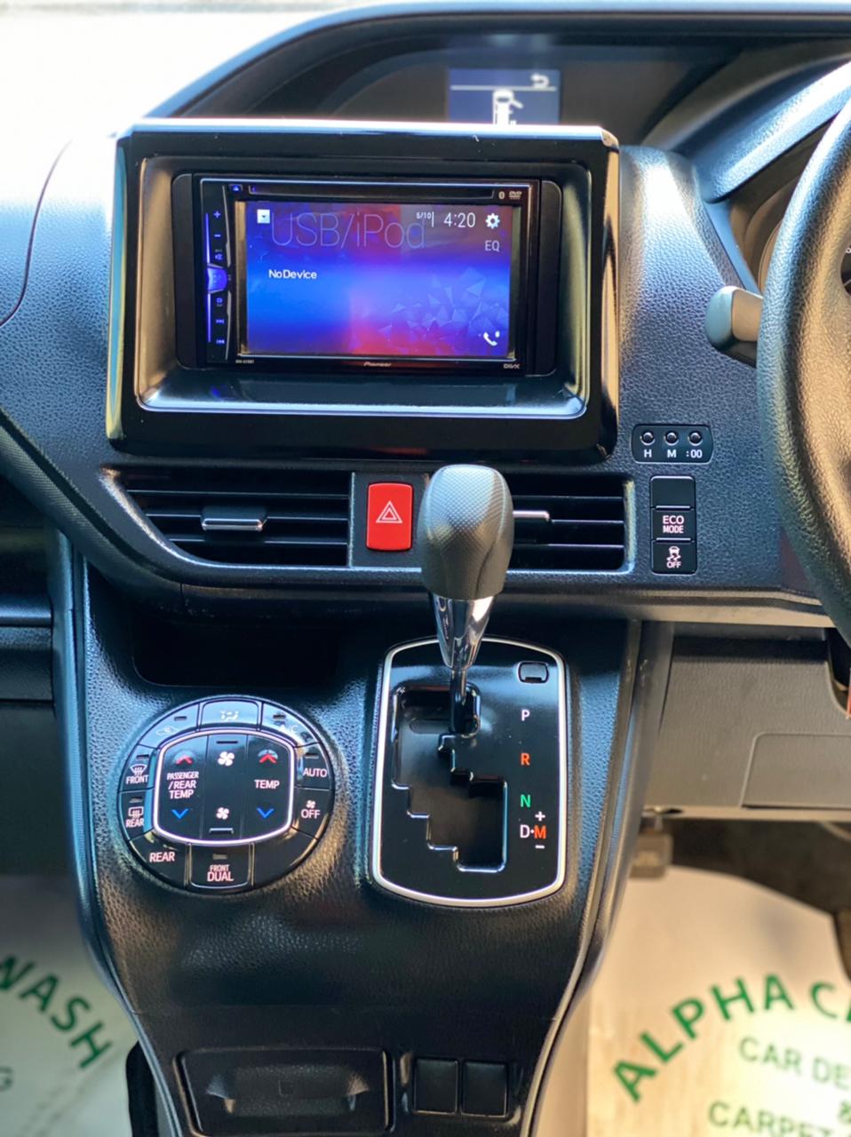 2014 Toyota Noah (New-shape)