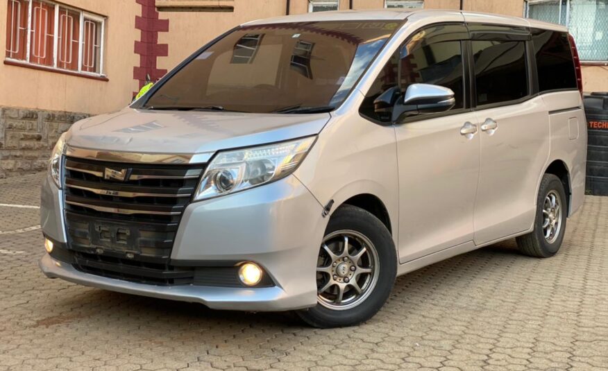 2014 Toyota Noah (New-shape)