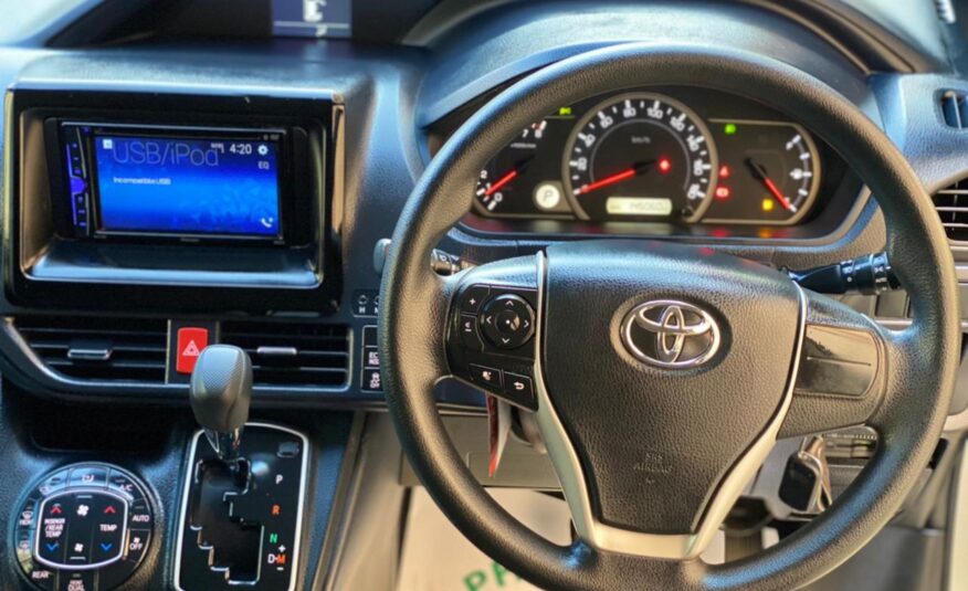 2014 Toyota Noah (New-shape)