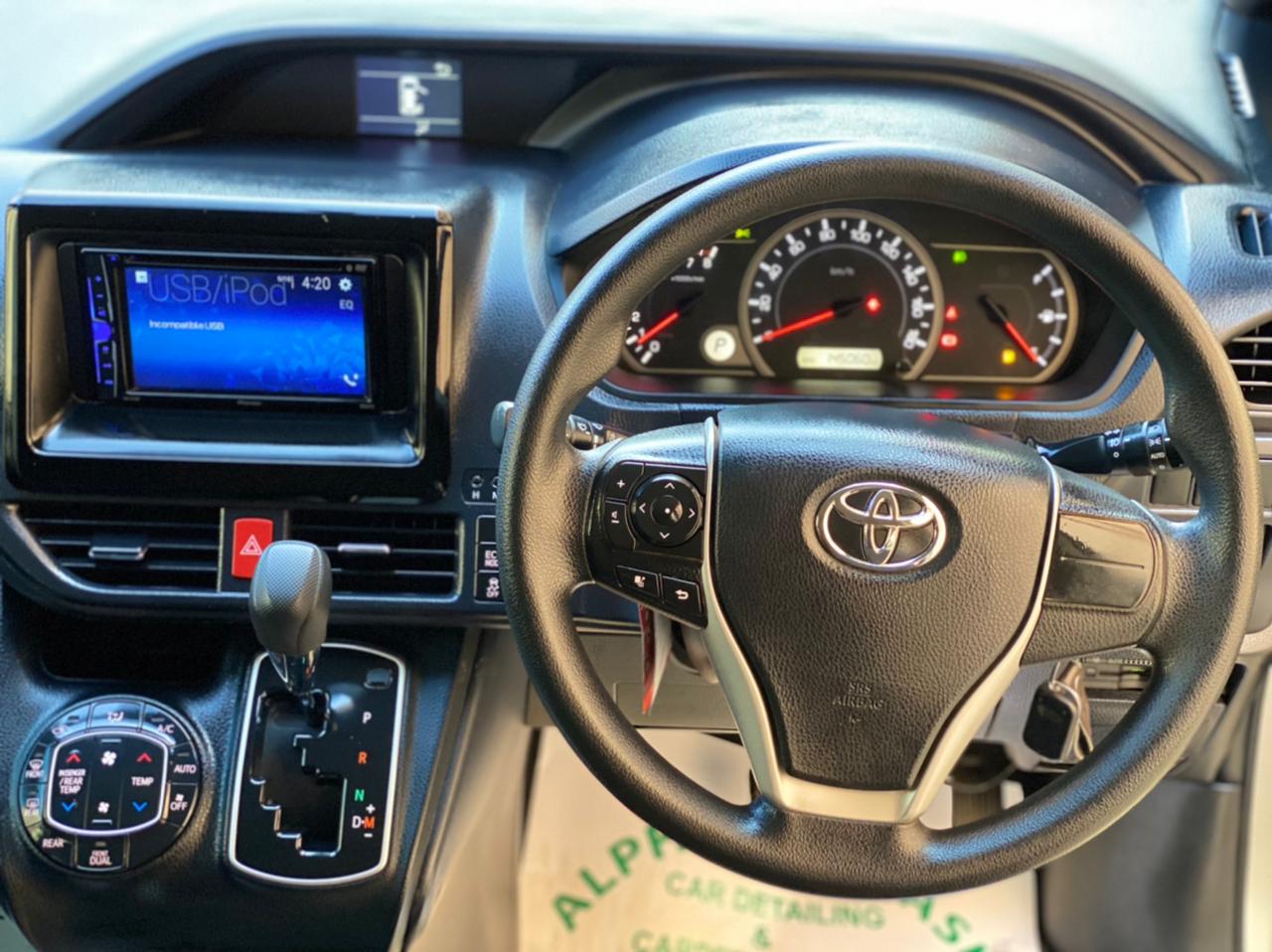 2014 Toyota Noah (New-shape)