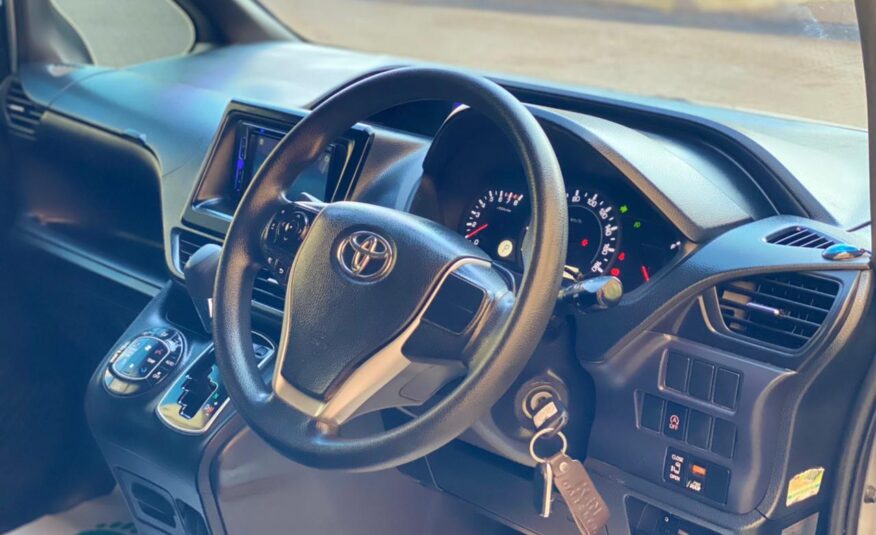 2014 Toyota Noah (New-shape)