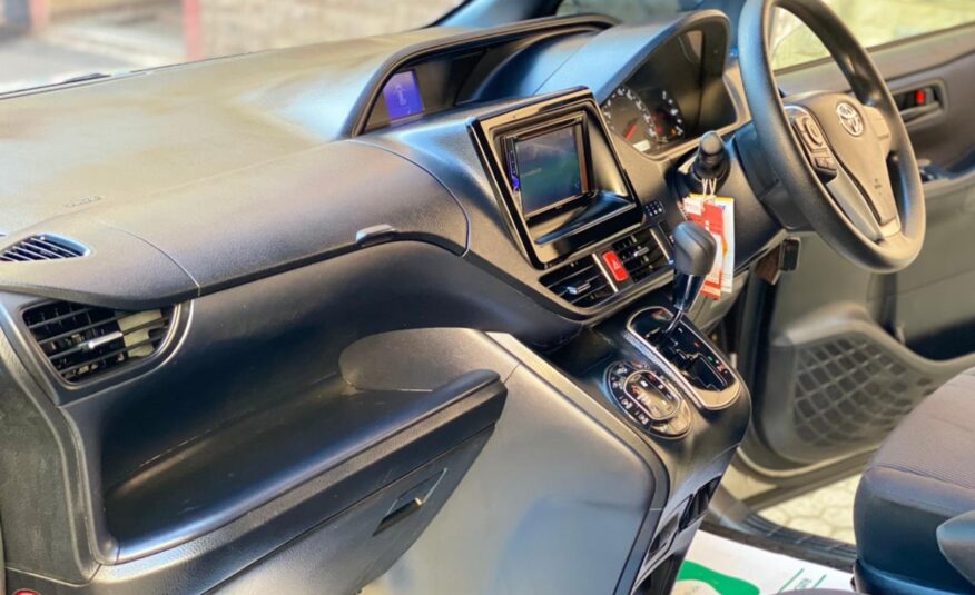 2014 Toyota Noah (New-shape)