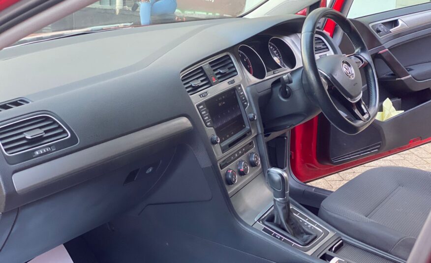 2014 Volkswagen Golf TSI Variant