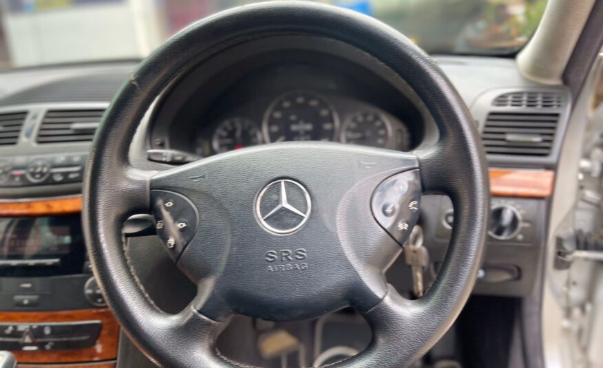 2005 Mercedes Benz E240 W211