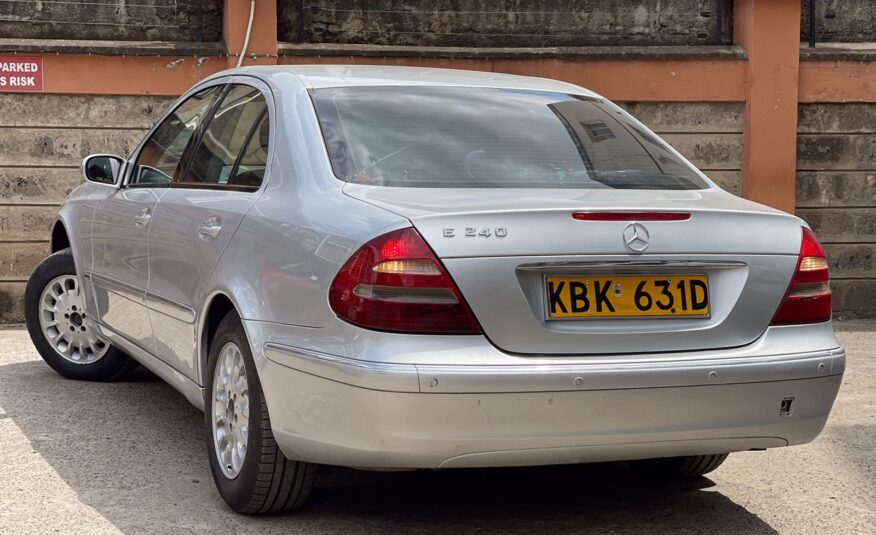 2005 Mercedes Benz E240 W211