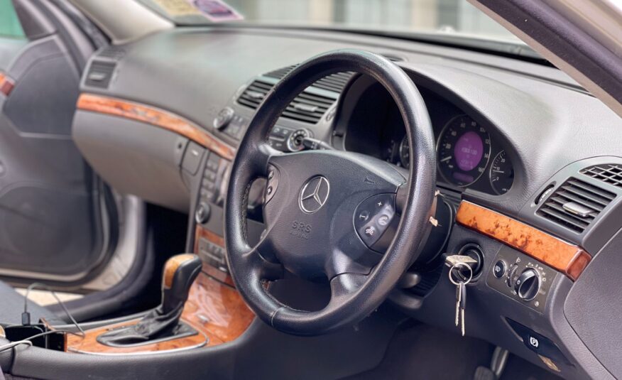 2005 Mercedes Benz E240 W211