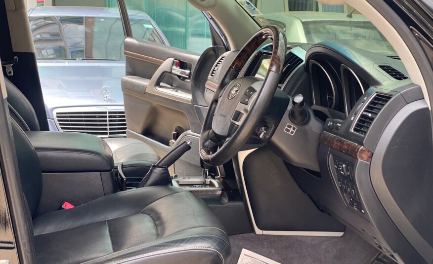 2014 (2020 Facelift) Toyota Landcruiser V8 VX