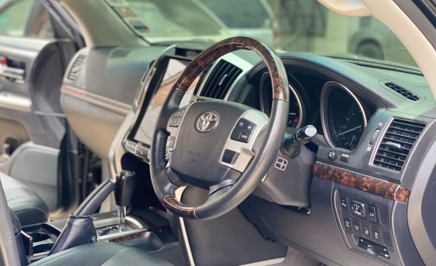 2014 (2020 Facelift) Toyota Landcruiser V8 VX