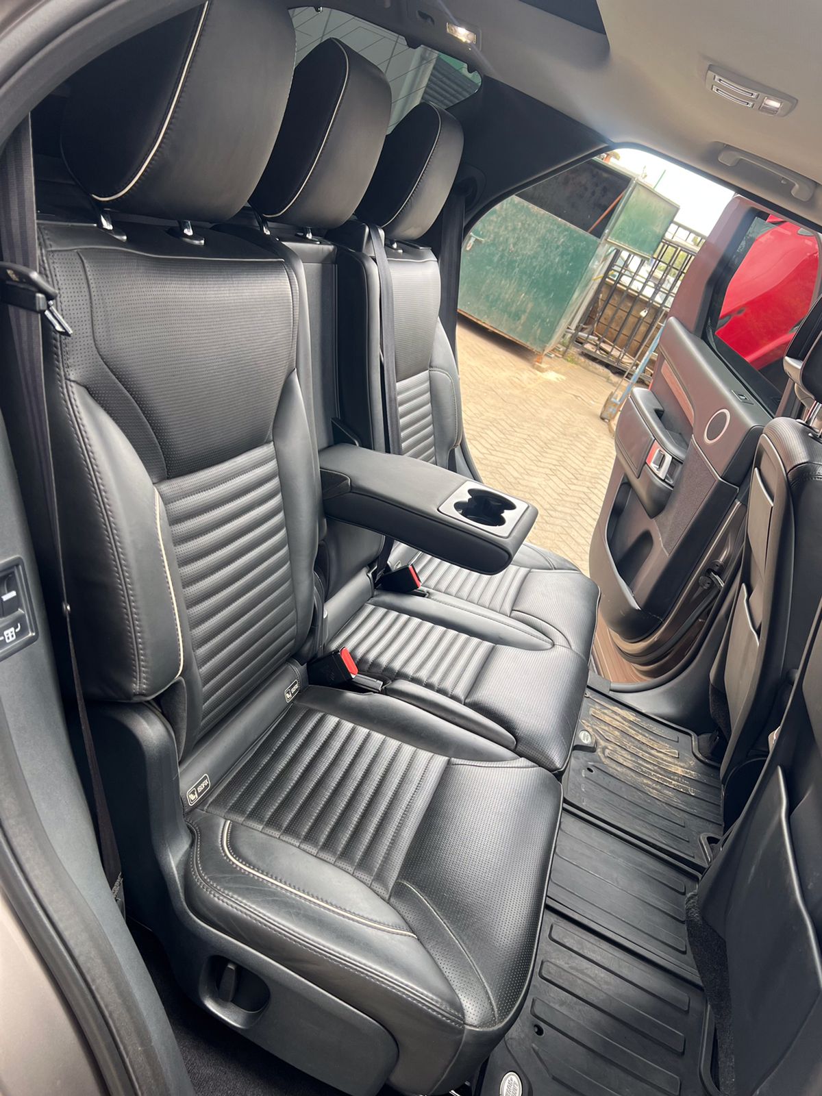 2017 Land Rover Discovery 5