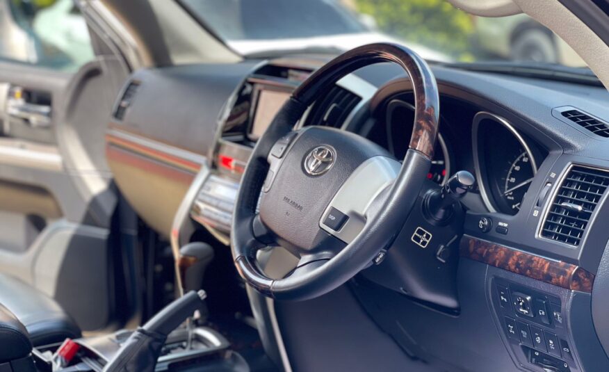 2012 Toyota Landcruiser V8 VX