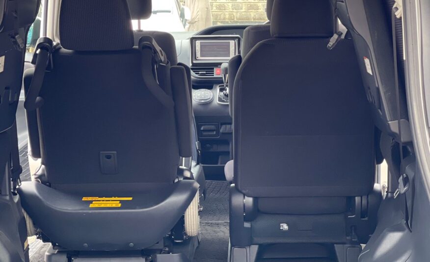 2015 Toyota Voxy