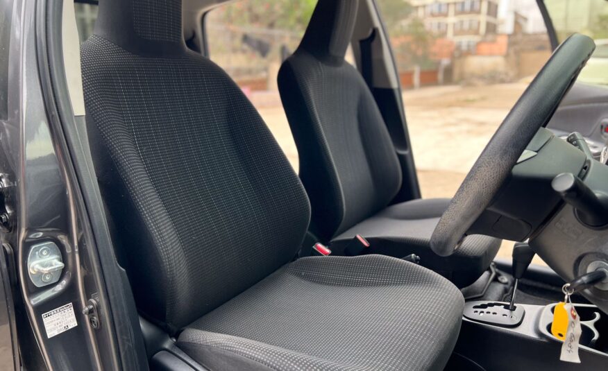 2015 TOYOTA VITZ