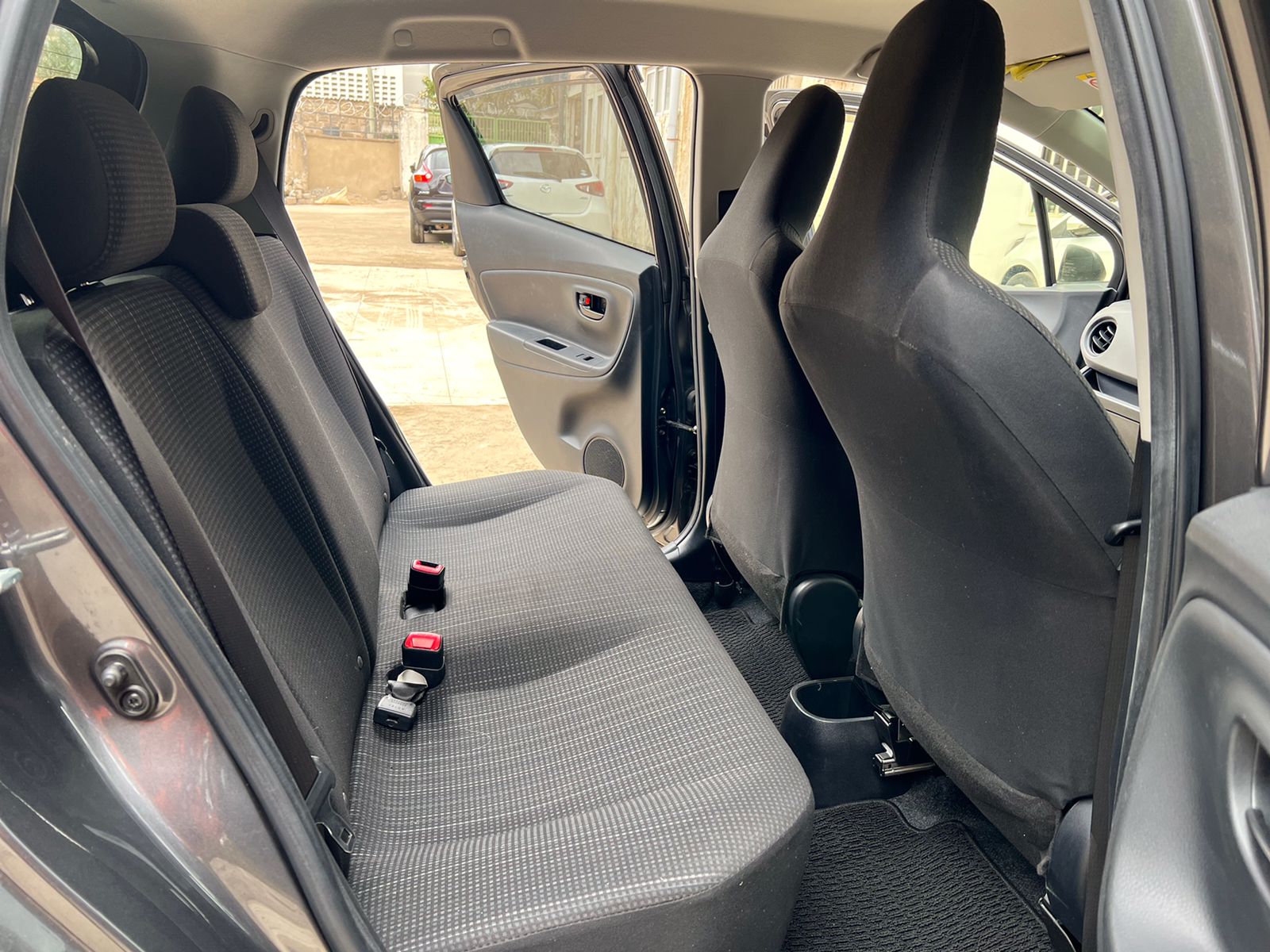 2015 TOYOTA VITZ