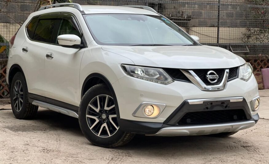 2015 NISSAN X-TRAIL