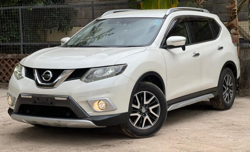 2015 NISSAN X-TRAIL
