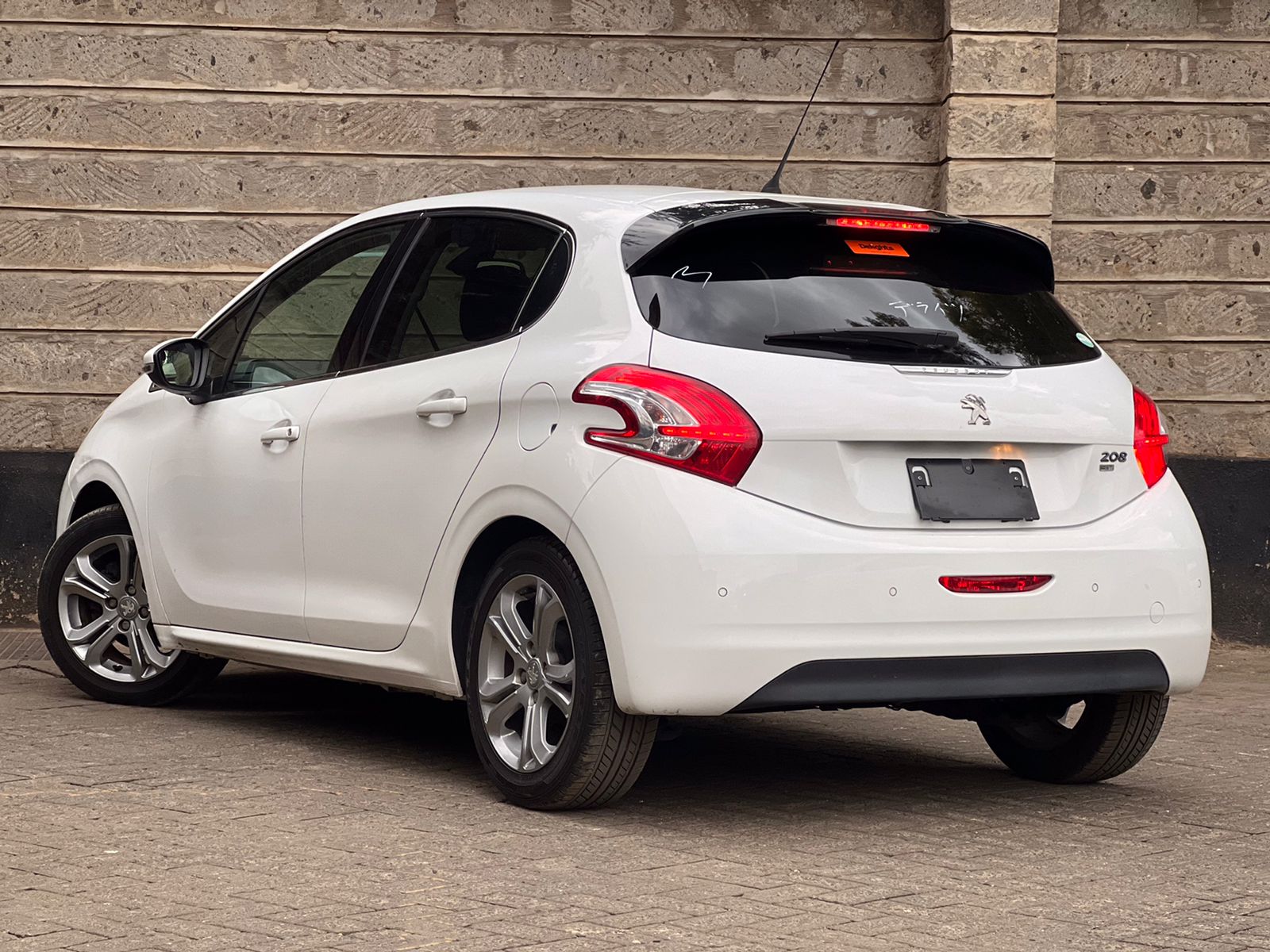 2015 PEUGEOT 208