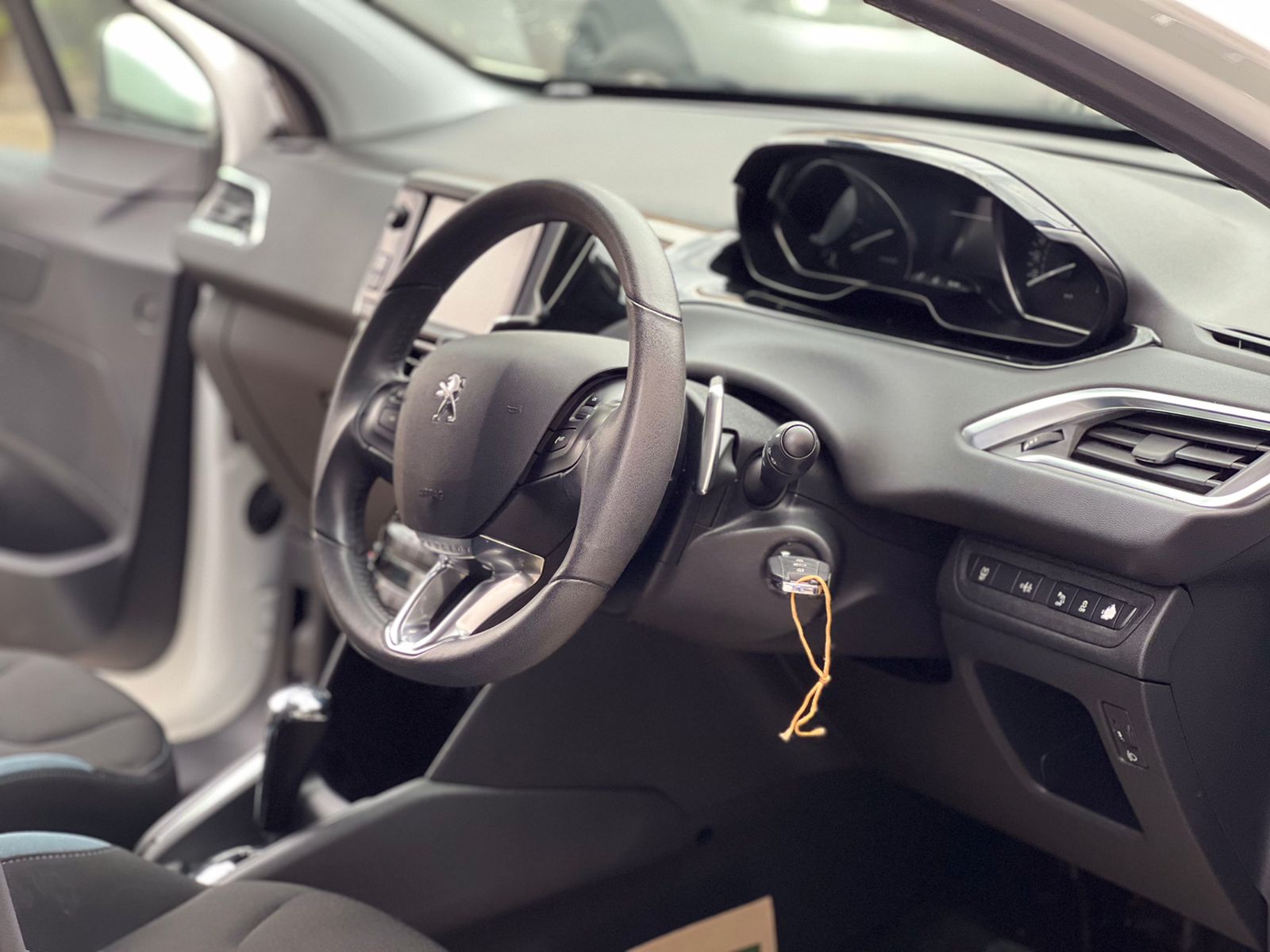 2015 PEUGEOT 208