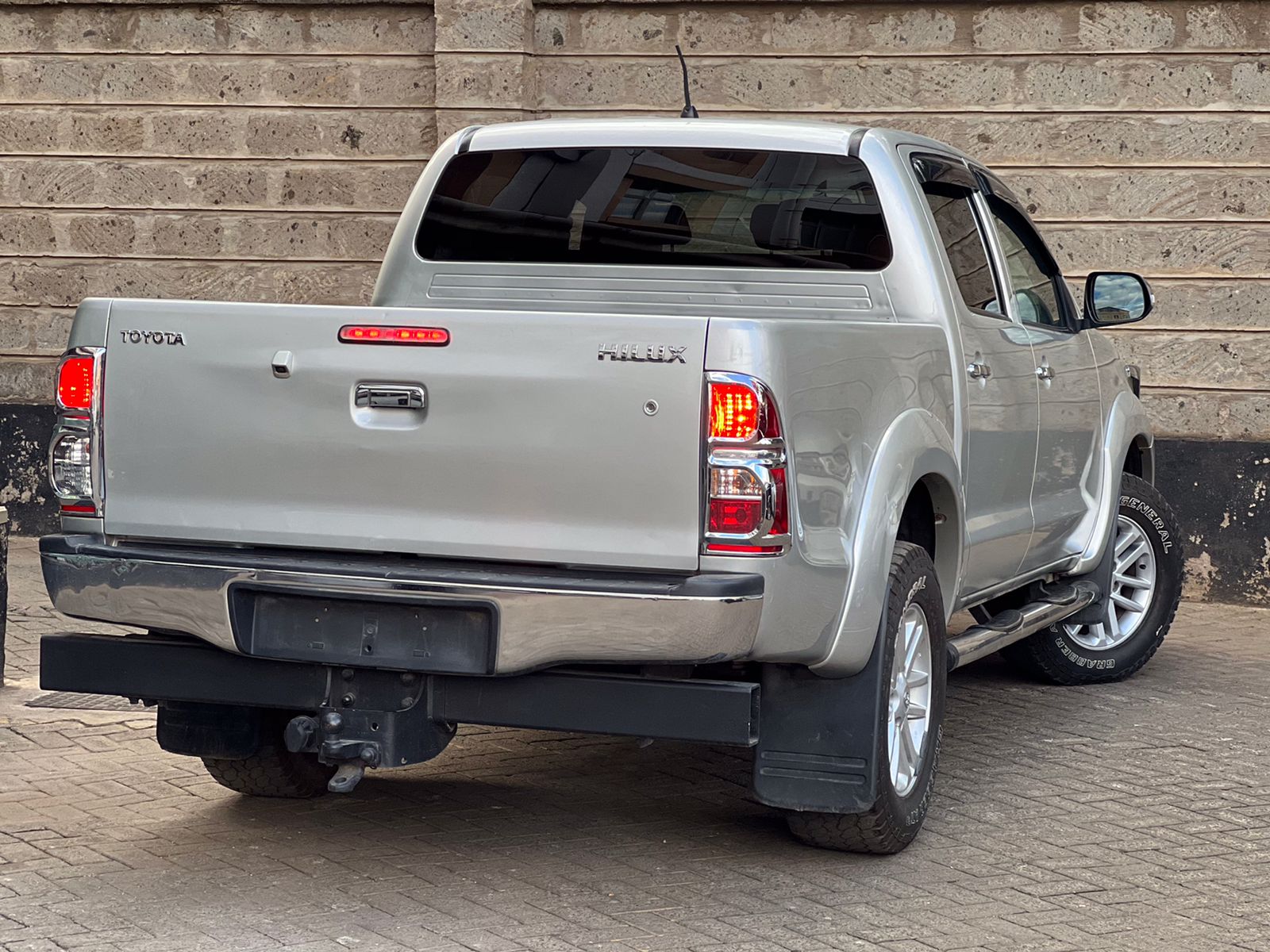 2014 TOYOTA HILUX