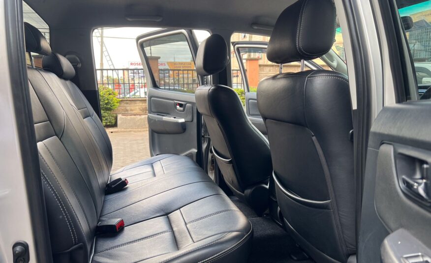 2014 TOYOTA HILUX
