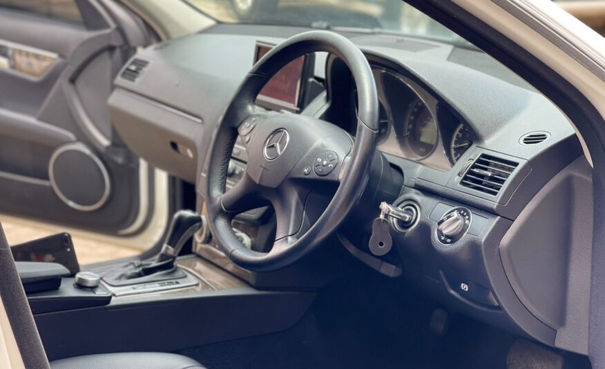 2010 Mercedes-Benz C200