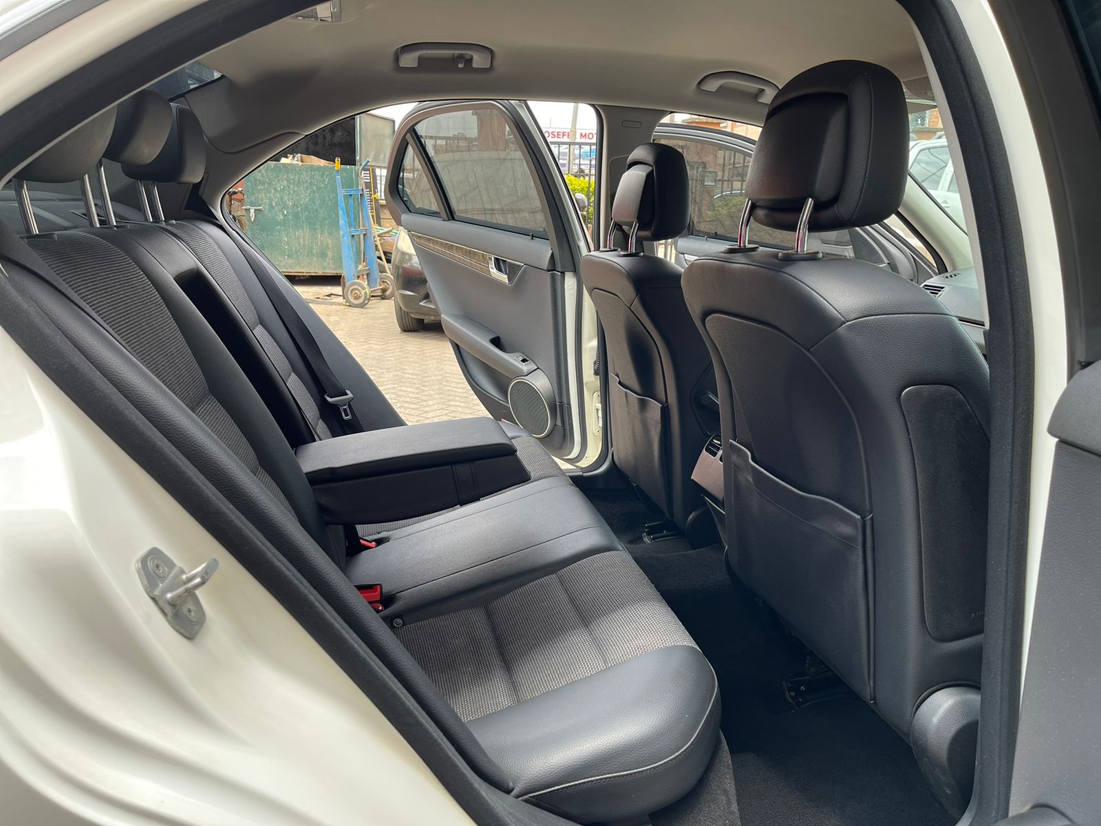 2010 Mercedes-Benz C200