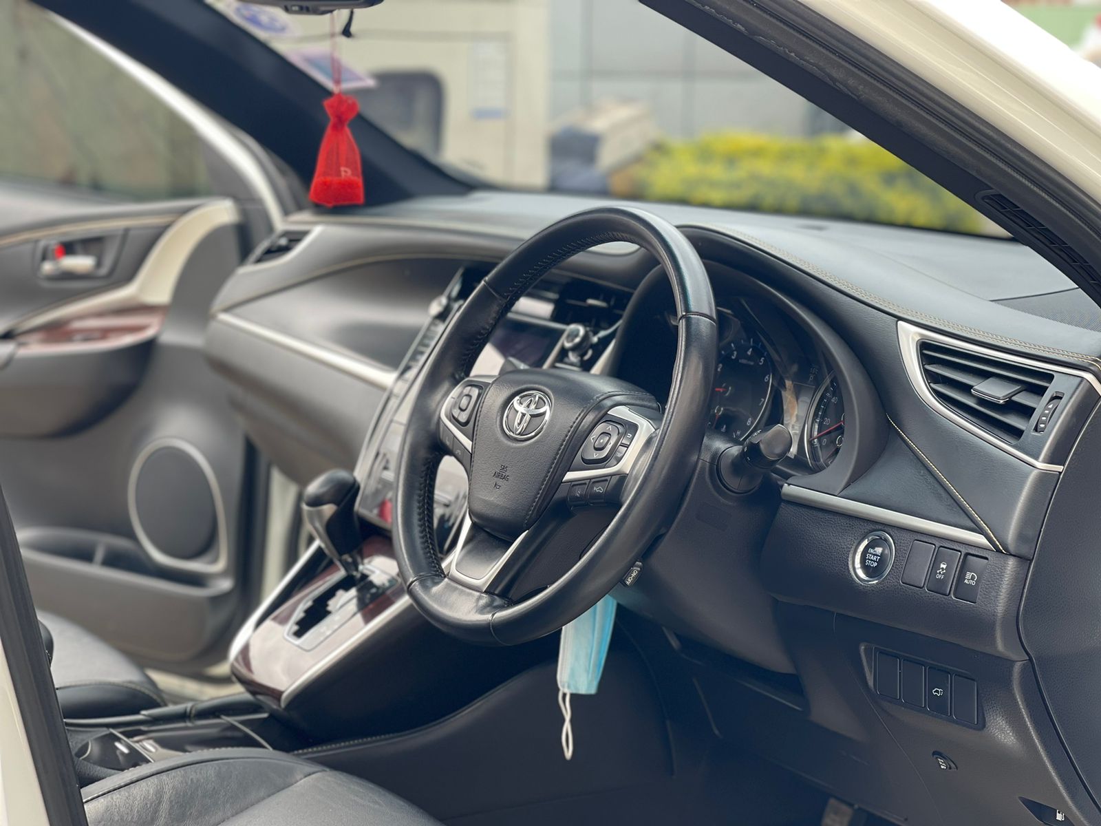 2015 Toyota Harrier Non-Hybrid (Panoramic Sunroof)