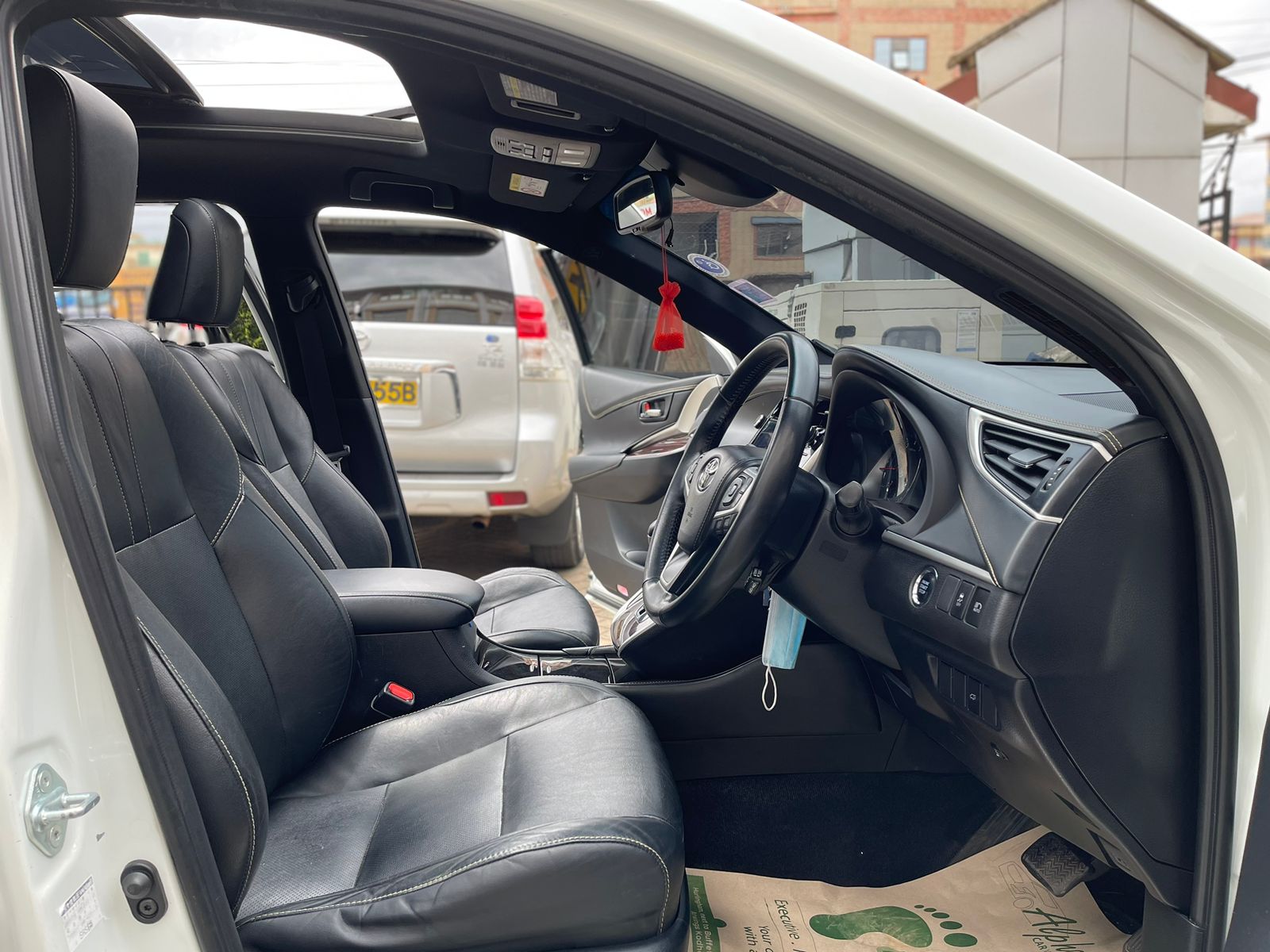 2015 Toyota Harrier Non-Hybrid (Panoramic Sunroof)