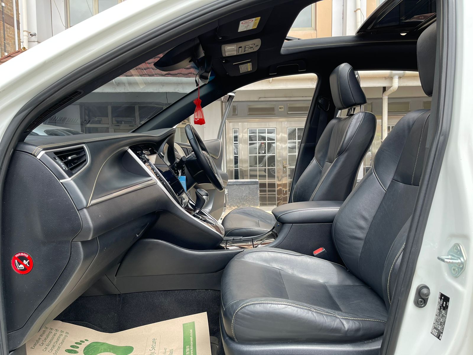 2015 Toyota Harrier Non-Hybrid (Panoramic Sunroof)