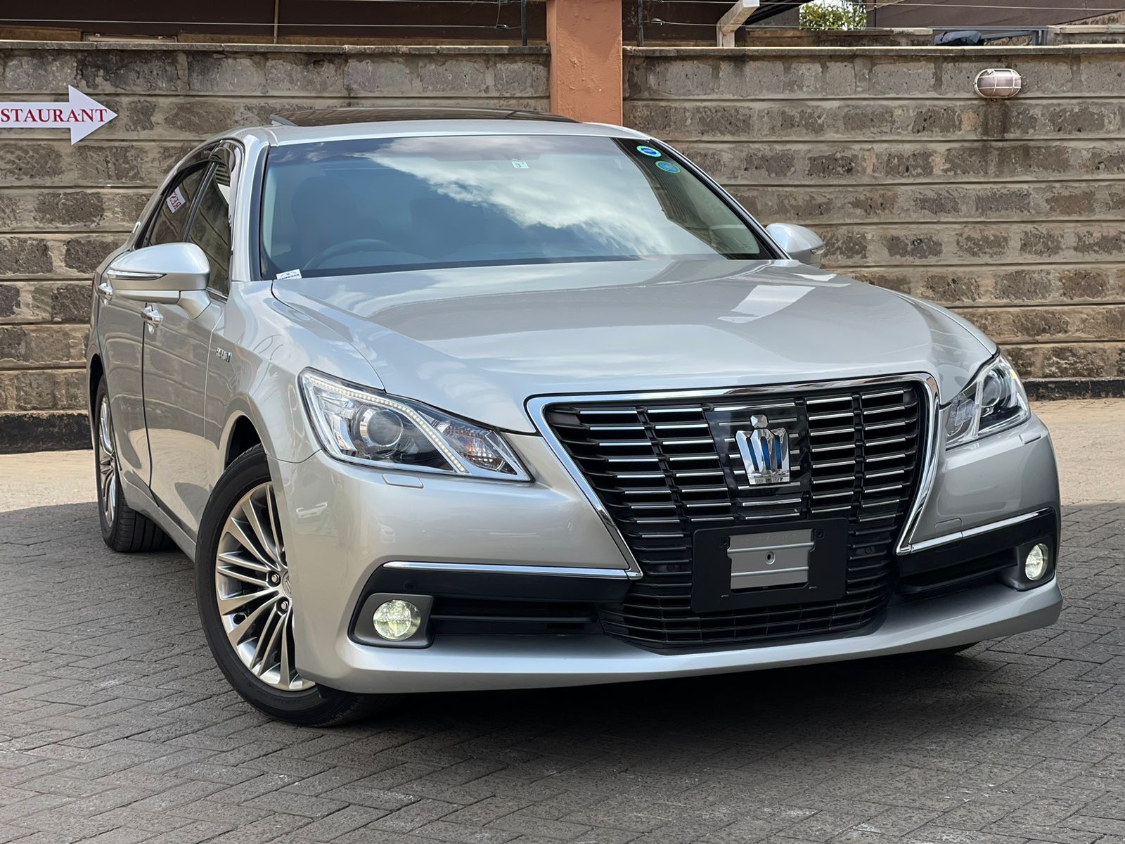 2015 Toyota Crown Royal