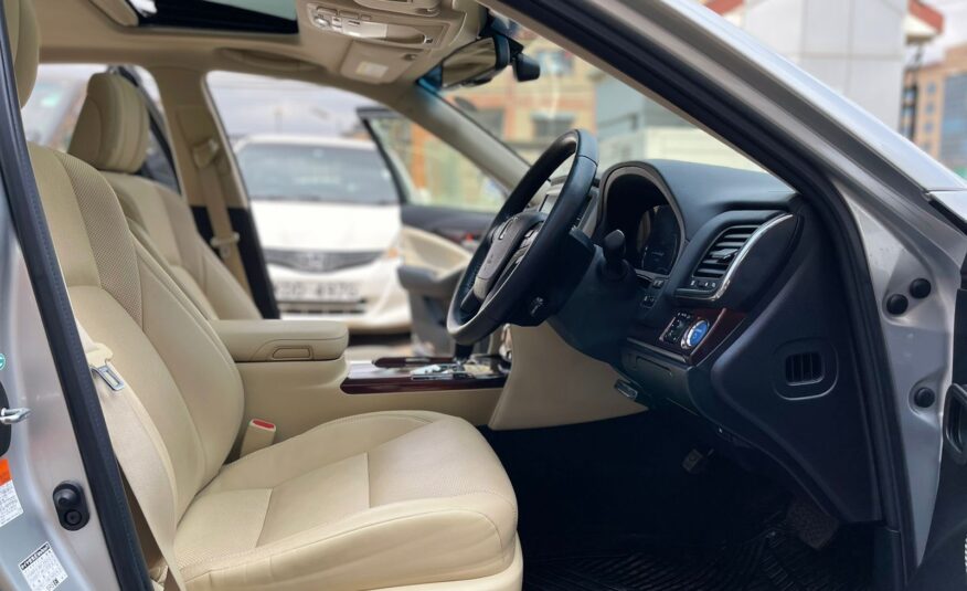 2015 Toyota Crown Royal