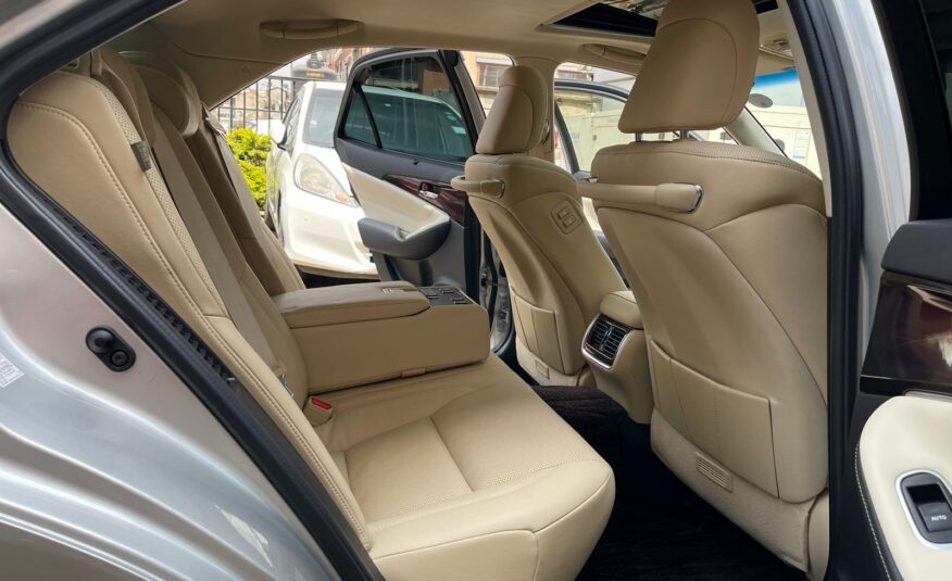 2015 Toyota Crown Royal