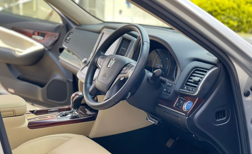 2015 Toyota Crown Royal
