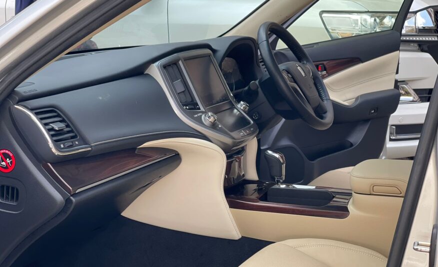 2015 Toyota Crown Royal