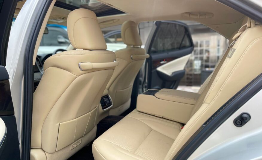 2015 Toyota Crown Royal