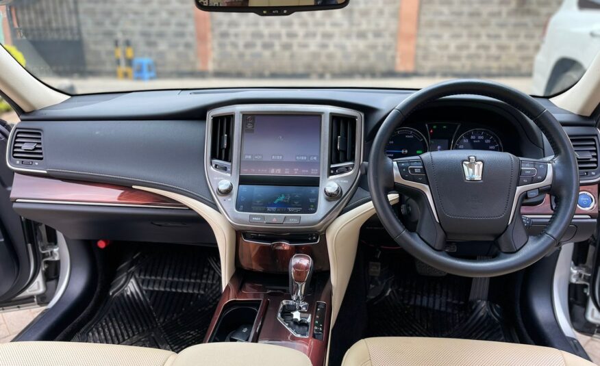 2015 Toyota Crown Royal