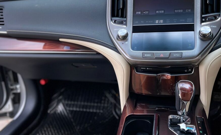 2015 Toyota Crown Royal