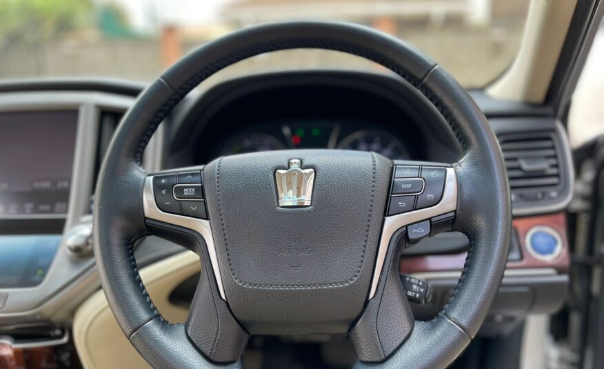 2015 Toyota Crown Royal