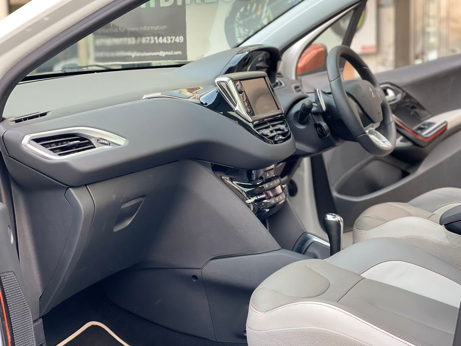 2015 Peugeot 208