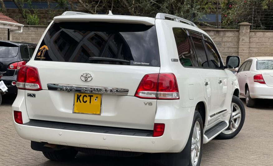 2011 Toyota Landcruiser V8