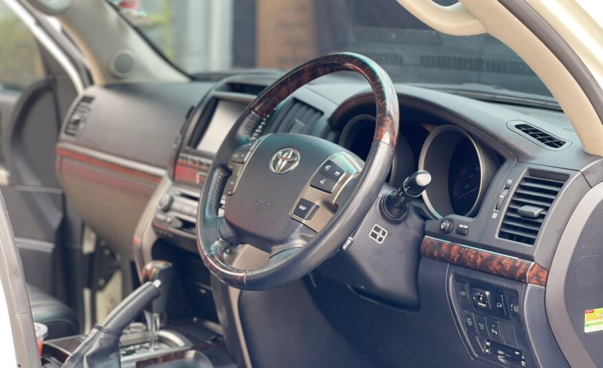 2011 Toyota Landcruiser V8
