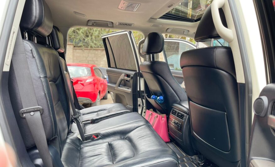 2011 Toyota Landcruiser V8