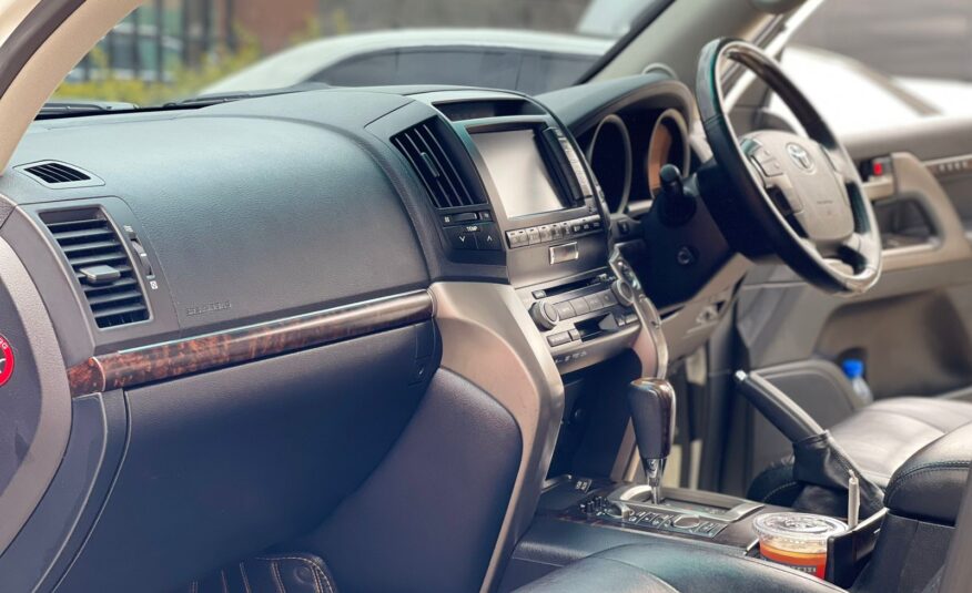 2011 Toyota Landcruiser V8