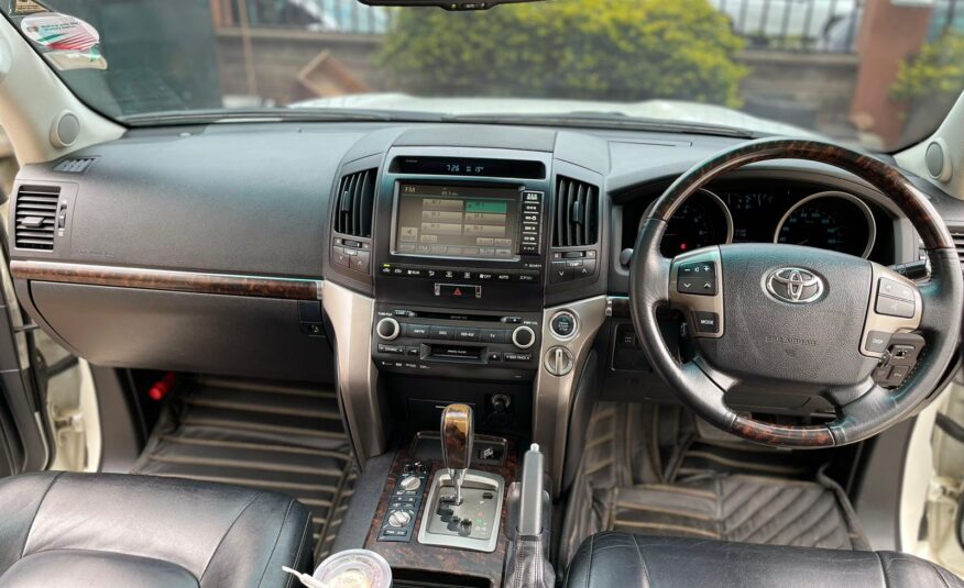 2011 Toyota Landcruiser V8