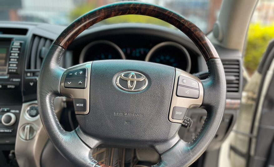2011 Toyota Landcruiser V8