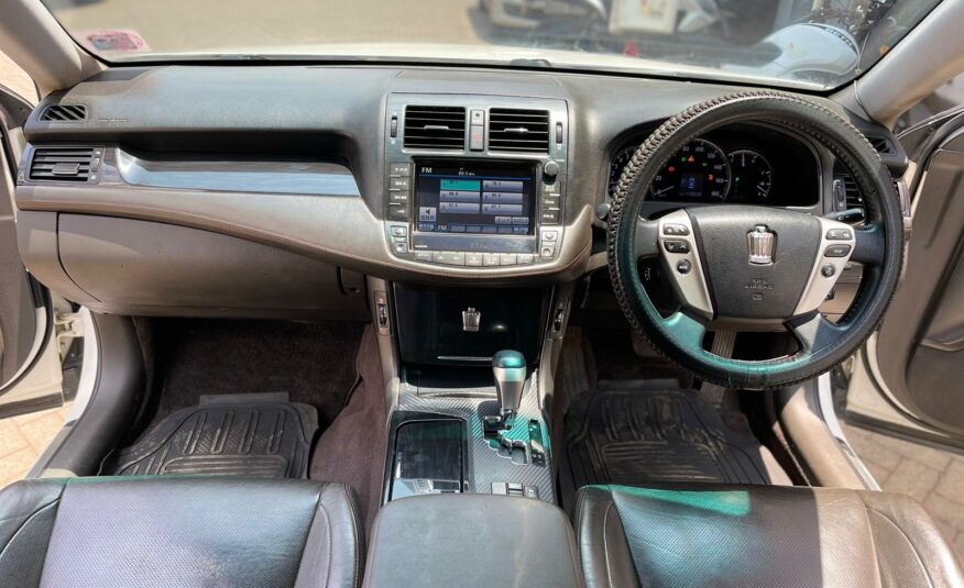 2012 Toyota Crown Athlete