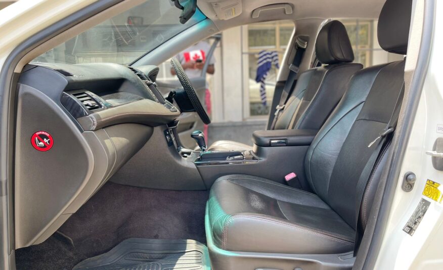 2012 Toyota Crown Athlete